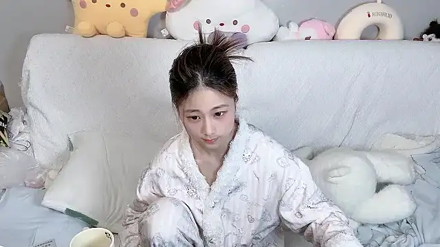 xiaoguaiss online show from January 17, 2026, 12:53 pm