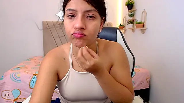 Snapshot of zara_cute chatting on June 18, 2026, 12:21 pm zara cute online show from June 18, 2026, 12:21 pm