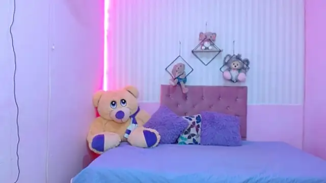 zara cute online show from December 21, 2025, 11:56 am