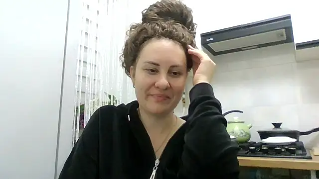 Snapshot of MeadowEyes chatting on May 14, 2026, 9:01 pm MeadowEyes online show from May 14, 2026, 9:01 pm