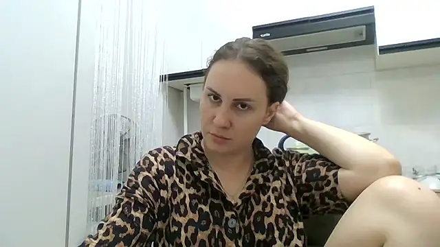 Snapshot of MeadowEyes chatting on July 9, 2026, 6:29 pm MeadowEyes online show from July 9, 2026, 6:29 pm