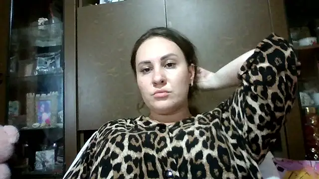 Snapshot of MeadowEyes chatting on August 3, 2026, 3:40 pm MeadowEyes online show from August 3, 2026, 3:40 pm