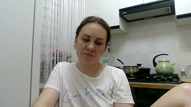 Snapshot of MeadowEyes chatting on June 27, 2026, 9:21 pm MeadowEyes online show from June 27, 2026, 9:21 pm