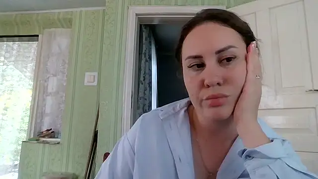 Snapshot of MeadowEyes chatting on July 28, 2026, 12:01 pm MeadowEyes online show from July 28, 2026, 12:01 pm