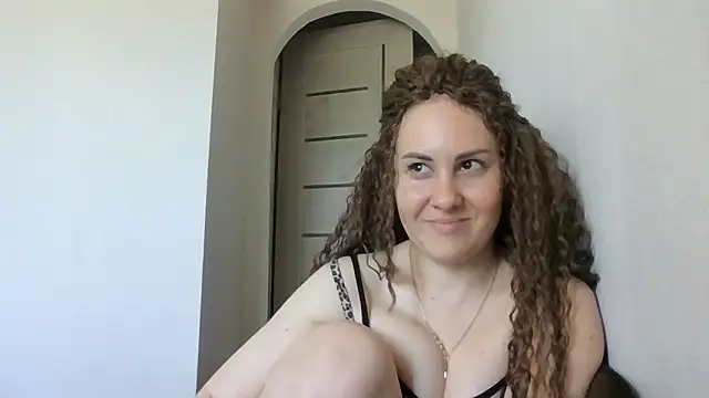 Snapshot of MeadowEyes chatting on May 11, 2026, 7:54 am MeadowEyes online show from May 11, 2026, 7:54 am