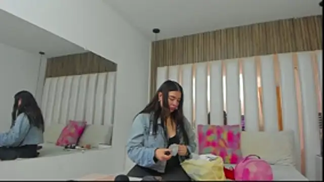 Snapshot of AmbarGills chatting on November 15, 2025, 1:04 pm AmbarGills online show from November 15, 2025, 1:04 pm