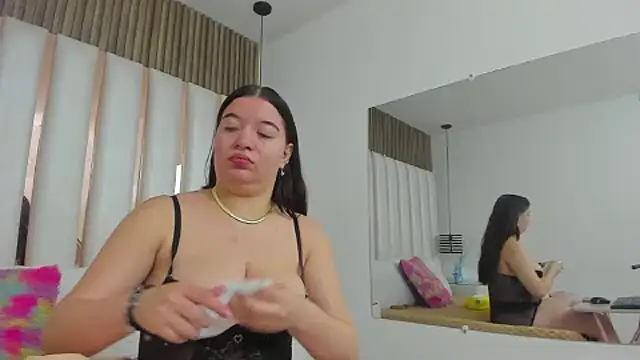 Snapshot of AmbarGills chatting on November 23, 2025, 1:54 pm AmbarGills online show from November 23, 2025, 1:54 pm