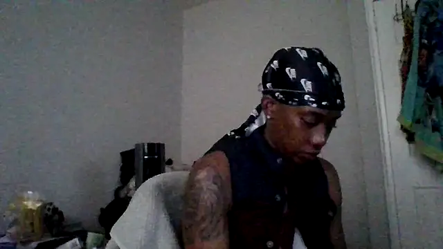 Snapshot of dezzidavill chatting on May 14, 2026, 10:51 pm dezzidavill online show from May 14, 2026, 10:51 pm