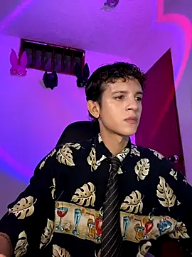 Snapshot of tylernova chatting on October 12, 2025, 4:25 am tylernova online show from October 12, 2025, 4:25 am