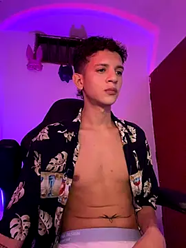 Snapshot of tylernova chatting on October 22, 2025, 3:28 am tylernova online show from October 22, 2025, 3:28 am