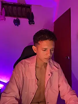 Snapshot of tylernova chatting on October 21, 2025, 3:50 am tylernova online show from October 21, 2025, 3:50 am