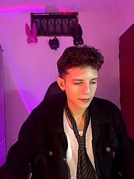 Snapshot of tylernova chatting on October 26, 2025, 3:51 am tylernova online show from October 26, 2025, 3:51 am