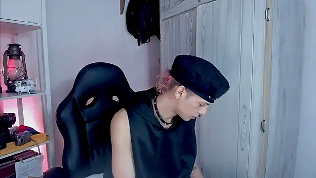 Snapshot of tylernova chatting on November 24, 2025, 1:49 am tylernova online show from November 24, 2025, 1:49 am