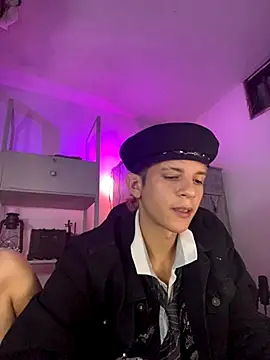 Snapshot of tylernova chatting on December 2, 2025, 3:19 am tylernova online show from December 2, 2025, 3:19 am