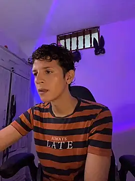 Snapshot of tylernova chatting on October 10, 2025, 5:58 pm tylernova online show from October 10, 2025, 5:58 pm