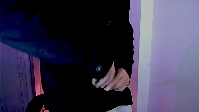 Snapshot of tylernova chatting on November 26, 2025, 3:28 am tylernova online show from November 26, 2025, 3:28 am