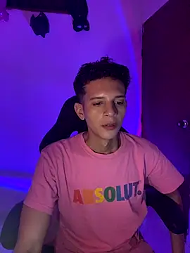 Snapshot of tylernova chatting on October 19, 2025, 4:48 am tylernova online show from October 19, 2025, 4:48 am