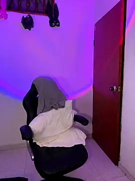 Snapshot of tylernova chatting on October 14, 2025, 4:02 am tylernova online show from October 14, 2025, 4:02 am