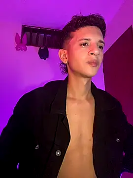 Snapshot of tylernova chatting on October 16, 2025, 3:37 am tylernova online show from October 16, 2025, 3:37 am