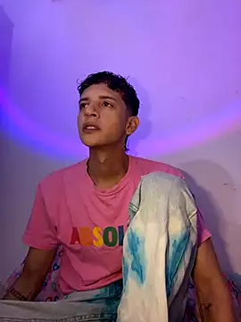 Snapshot of tylernova chatting on October 15, 2025, 3:38 am tylernova online show from October 15, 2025, 3:38 am