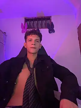 Snapshot of tylernova chatting on October 24, 2025, 3:27 am tylernova online show from October 24, 2025, 3:27 am