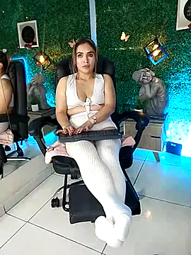 Snapshot of Kiaraa88 chatting on May 6, 2026, 8:24 pm Kiaraa88 online show from May 6, 2026, 8:24 pm