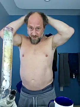 Snapshot of akstr8 chatting on November 3, 2025, 6:55 pm akstr8 online show from November 3, 2025, 6:55 pm