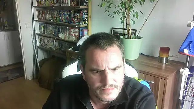 Snapshot of Macknow chatting on October 10, 2025, 11:44 am Macknow online show from October 10, 2025, 11:44 am