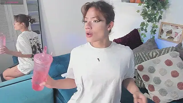 KassMonroe online show from December 5, 2025, 8:39 pm