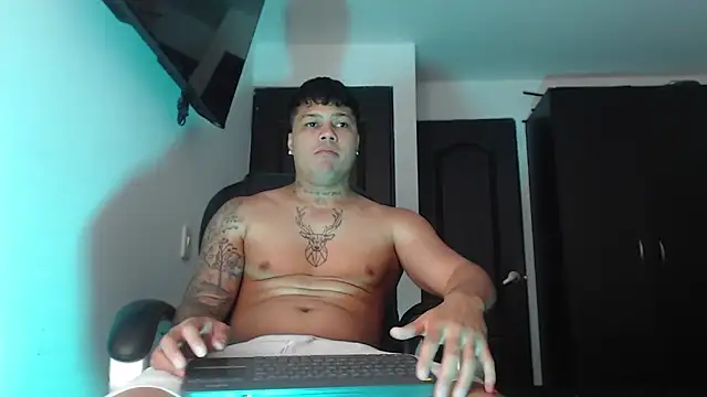 Snapshot of Boyhot_00 chatting on October 10, 2025, 8:20 pm Boyhot 00 online show from October 10, 2025, 8:20 pm