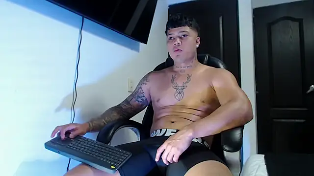 Snapshot of Boyhot_00 chatting on November 6, 2025, 2:48 am Boyhot 00 online show from November 6, 2025, 2:48 am