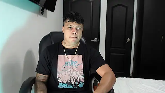 Snapshot of Boyhot_00 chatting on October 17, 2025, 2:26 am Boyhot 00 online show from October 17, 2025, 2:26 am