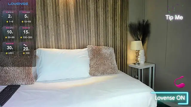 VanneCamiel online show from November 12, 2025, 11:36 am