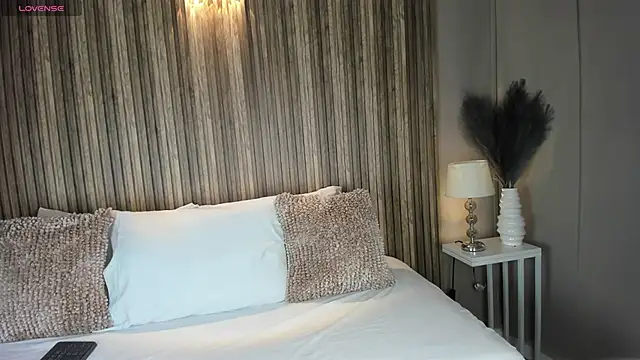 VanneCamiel online show from November 5, 2025, 11:35 am