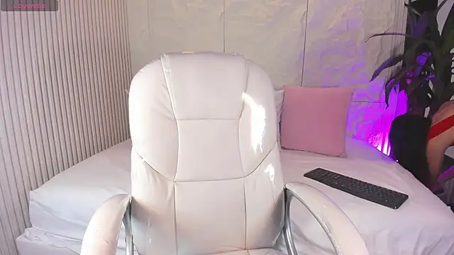 Snapshot of Megara20 chatting on November 11, 2025, 10:37 pm Megara20 online show from November 11, 2025, 10:37 pm