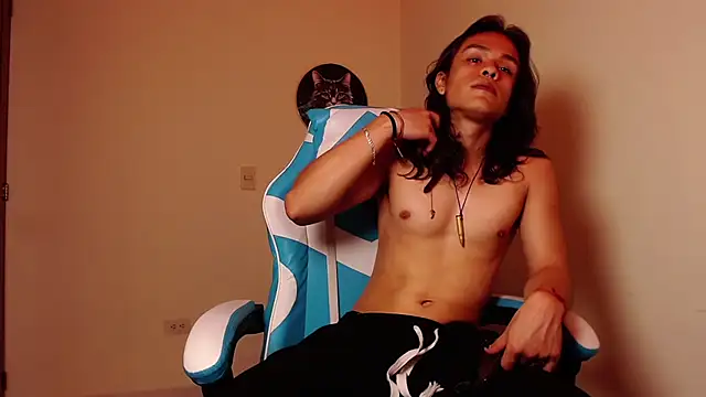 Snapshot of tom_1945 chatting on October 13, 2025, 3:41 am tom 1945 online show from October 13, 2025, 3:41 am