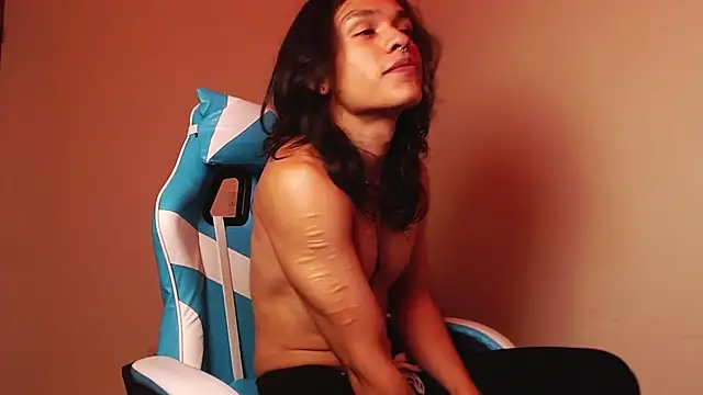 Snapshot of tom_1945 chatting on October 19, 2025, 5:32 am tom 1945 online show from October 19, 2025, 5:32 am