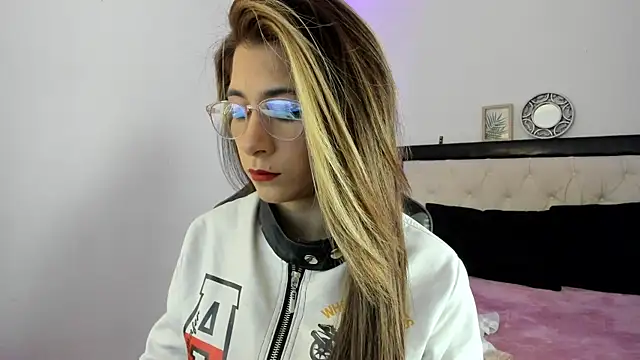 Snapshot of Sara_Roades chatting on November 26, 2025, 7:47 pm Sara Roades online show from November 26, 2025, 7:47 pm