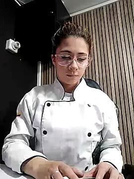 Snapshot of Sara_Roades chatting on October 21, 2025, 1:32 pm Sara Roades online show from October 21, 2025, 1:32 pm