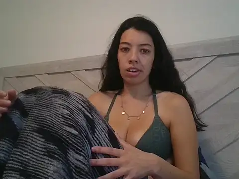 Lucysweets online show from October 13, 2025, 2:18 pm