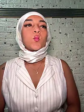 Snapshot of CelestSkyy chatting on October 28, 2025, 12:33 am CelestSkyy online show from October 28, 2025, 12:33 am