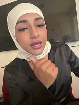 Snapshot of CelestSkyy chatting on October 18, 2025, 8:00 pm CelestSkyy online show from October 18, 2025, 8:00 pm