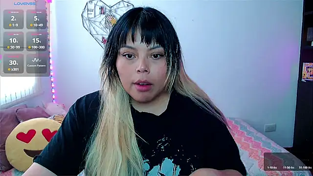 Snapshot of EllieMoonX chatting on April 25, 2026, 9:12 pm EllieMoonX online show from April 25, 2026, 9:12 pm