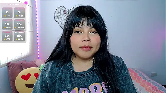 Snapshot of EllieMoonX chatting on May 15, 2026, 9:35 pm EllieMoonX online show from May 15, 2026, 9:35 pm