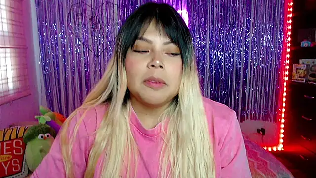 Snapshot of EllieMoonX chatting on March 20, 2026, 10:44 pm EllieMoonX online show from March 20, 2026, 10:44 pm