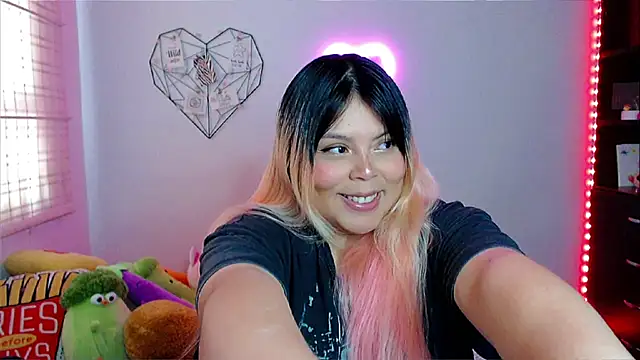 Snapshot of EllieMoonX chatting on February 8, 2026, 8:50 pm EllieMoonX online show from February 8, 2026, 8:50 pm