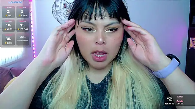 Snapshot of EllieMoonX chatting on April 24, 2026, 9:50 pm EllieMoonX online show from April 24, 2026, 9:50 pm