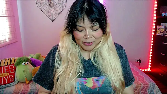 Snapshot of EllieMoonX chatting on March 18, 2026, 8:53 pm EllieMoonX online show from March 18, 2026, 8:53 pm