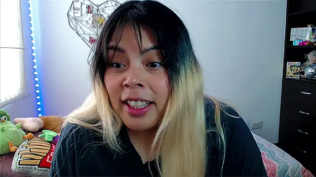 Snapshot of EllieMoonX chatting on March 31, 2026, 9:39 pm EllieMoonX online show from March 31, 2026, 9:39 pm