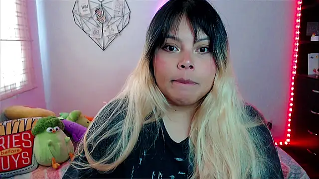 Snapshot of EllieMoonX chatting on March 7, 2026, 7:30 pm EllieMoonX online show from March 7, 2026, 7:30 pm